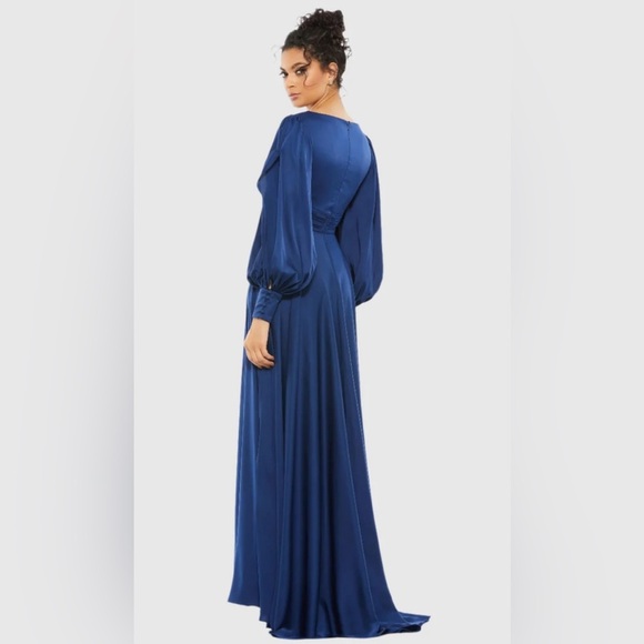 NWOT Mac Duggal Flowy Split Bishop Sleeve Faux Wrap Gown Midnight 4 Blue 67847 - Picture 3 of 9